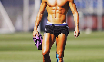 Cristiano Ronaldo shows off his hot body in new underwear ad [PHOTOS] 11