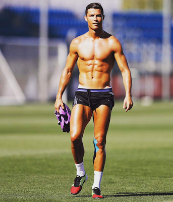 Cristiano Ronaldo shows off his hot body in new underwear ad [PHOTOS] 1