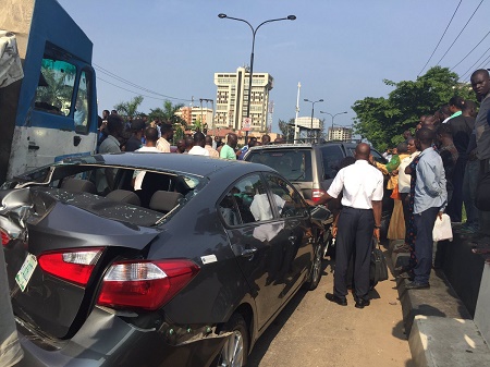 Accident involving multiple cars on Alfred Rewane Road [PHOTOS] 2