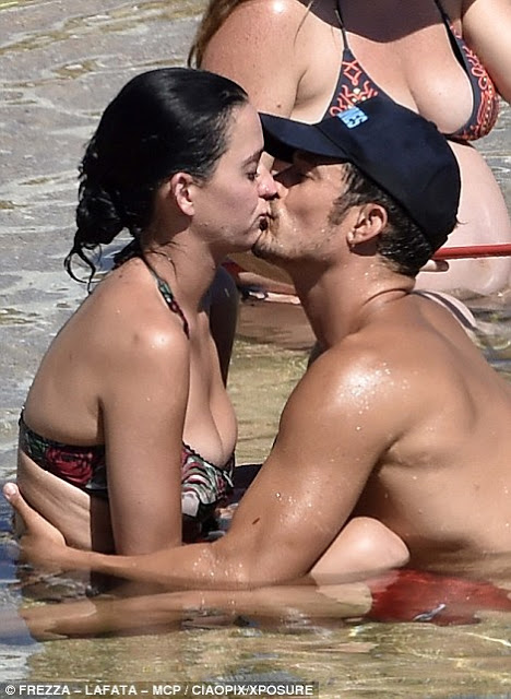 Orlando Bloom Strips Down at the Beach Again, Gets overly touchy with Katy Perry [PHOTOS] 1