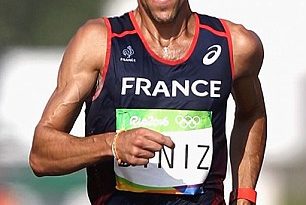 French athlete POOS on himself while running the 50km race (PHOTOS) 11