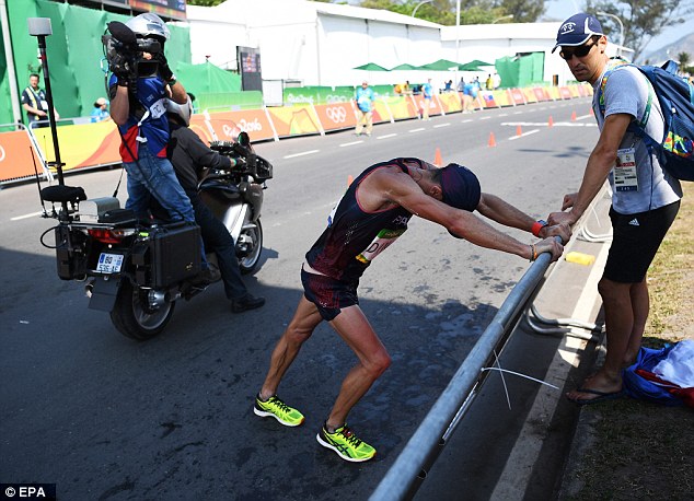 French athlete POOS on himself while running the 50km race (PHOTOS) 5