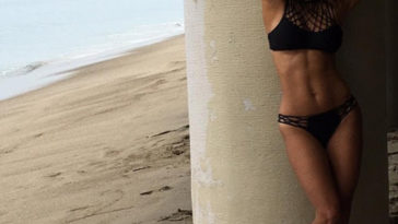50 year old Halle Berry shows off her incredible body in bikini photoshoot 4