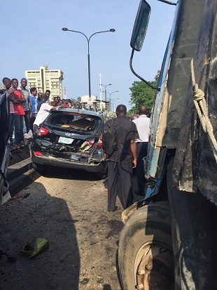 Accident involving multiple cars on Alfred Rewane Road [PHOTOS] 4
