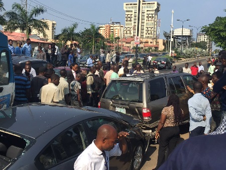 Accident involving multiple cars on Alfred Rewane Road [PHOTOS] 5