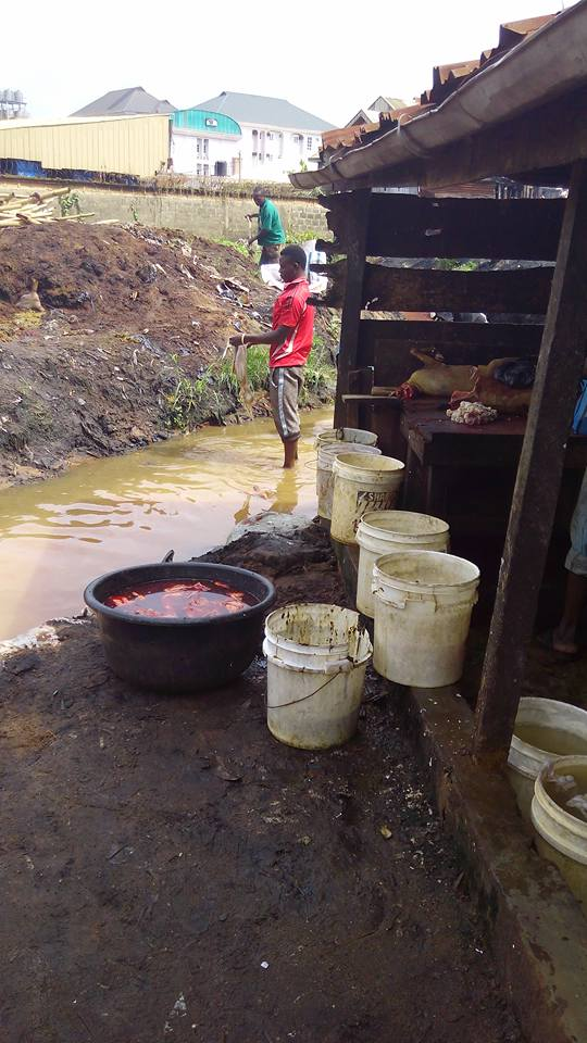 Checkout How Anambra Meat Seller Wash Their Meats Before Selling To The Public 2