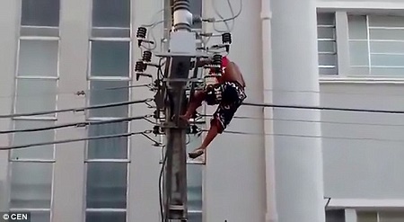 Brazilian Man Electrocuted To Death After Climbing Electric Pole to Entertain People at a Rally [PHOTOS + VIDEO] 1