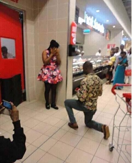 Awwww, Man Proposes To His Girlfriend At Shoprite [PHOTOS] 1