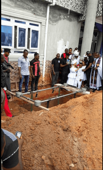Nigerian Drug Dealer Executed In Indonesia has been buried In His Village In Anambra State [PHOTOS] 2