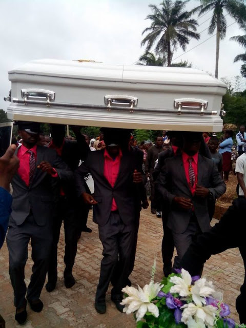 Nigerian Drug Dealer Executed In Indonesia has been buried In His Village In Anambra State [PHOTOS] 6