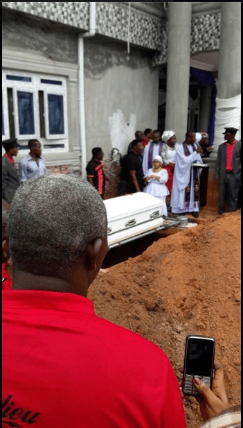 Nigerian Drug Dealer Executed In Indonesia has been buried In His Village In Anambra State [PHOTOS] 8