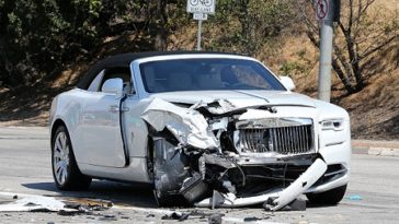 Kris Jenner crashes her Rolls Royce in car accident [PHOTOS] 6