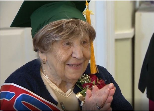 100-year-old Woman Graduates from High School [PHOTOS] 1