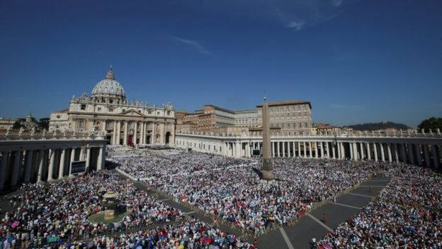 Pope Francis declares 'dispenser of mercy' Mother Teresa of Calcutta a saint 2