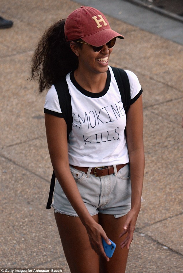 Malia Obama spotted wearing 'SMOKING KILLS' T-Shirt, just weeks after she was seen smoking 7