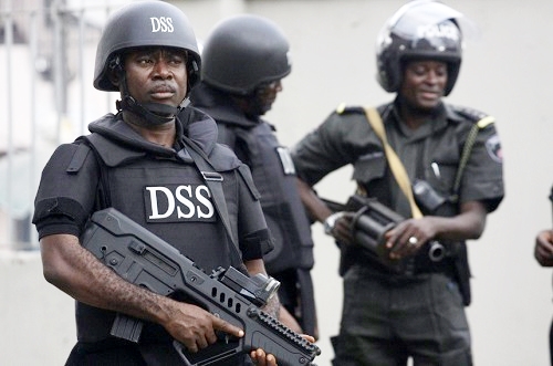 DSS Storms EFCC Lagos Office, Block Officers' Access 1