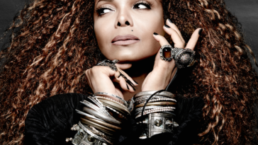 50 year old Janet Jackson officially debuts her baby bump [PHOTO] 7