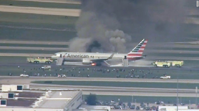 American Airlines plane catches fire at Chicago O'Hare airport [PHOTOS] 15