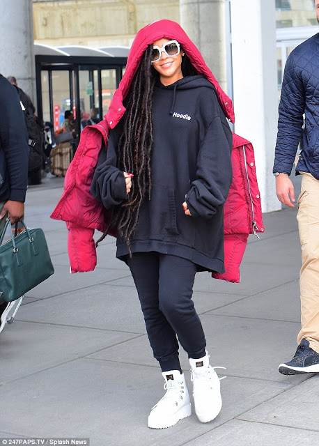 Rihanna enjoys her new ''faux locs'' as she shows off bold look 1
