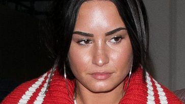 Demi Lovato Still Hospitalized 6 Days After Over Dose Suffering Complications 3