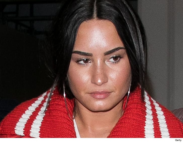 Demi Lovato Still Hospitalized 6 Days After Over Dose Suffering Complications 9