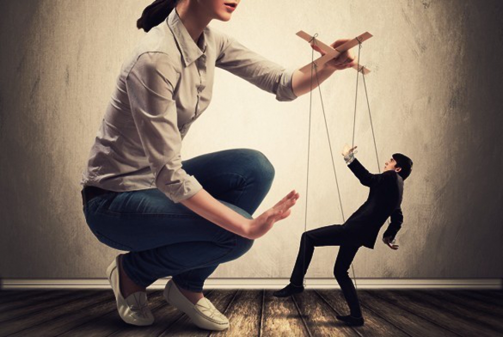 A Controlling Woman Lists 22 Things Her Boyfriend Is Banned From Doing And Made Him Sign It 8