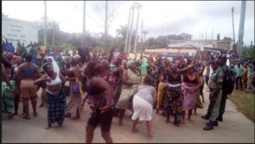 APC Women Threatens To Protest Naked In Abuja If The Party Fails To Recognise Akinlade As Its Candidate 1