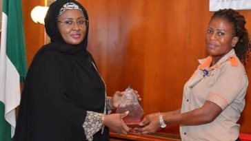 Mrs Aisha Buhari Honours Airport Cleaner Who Returned A Lost Bag Containing Lots Of Cash 1