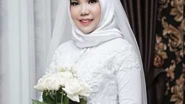 Heartbroken Lady Who Lost Her Fiance In Indonesian Plane Crash Appears In Wedding Photos Alone 2