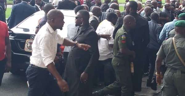 Gunshots At Akwa Ibom Assembly As Governor Udom Storms Complex To Stop Lawmakers Sitting 19