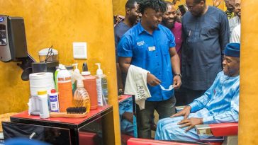 Vice President Osinbajo Makes Surprise Visit To Barbing Saloon In Abuja - See Photos 2