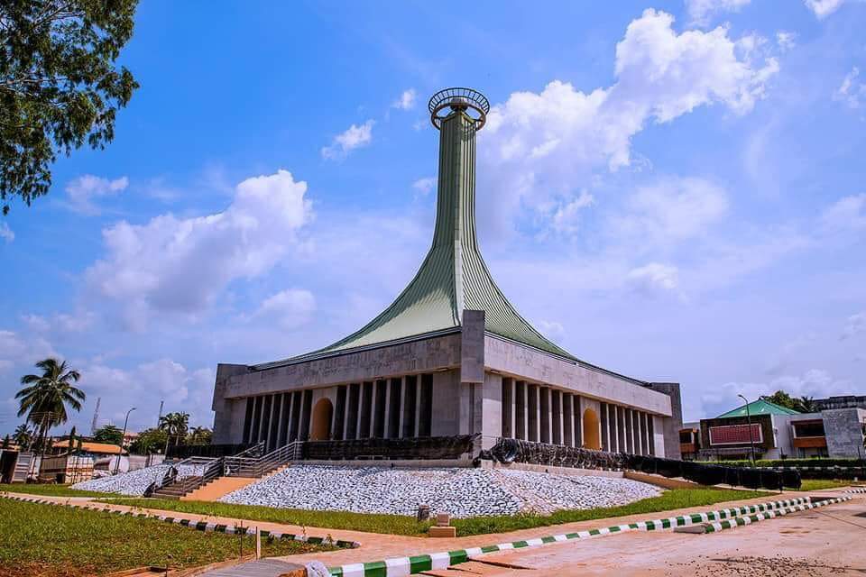 Buhari Did Not Complete Zik Mausoleum To Bribe The Igbos Ahead Of 2019 Election - Fashola 5