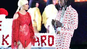 Cardi B Made Offset Look Like A Fool After He Crashed Her Performance To Apologize For Cheating On Her 8
