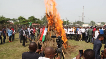 APC Members Burn Dozens Of Brooms, Displays 'APC RIP' Inscribed White Coffin, Joins PDP In Akwa-Ibom 1