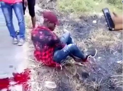 Policeman Allegedly Shoots A Traveler In Port Harcourt For Arguing With Him - Watch Video 26