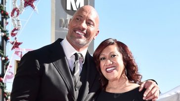 Dwayne Johnson 'The Rock' Surprises Mum With A New House For Christmas 7