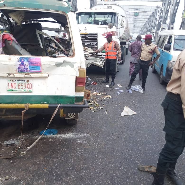 Passengers Killed As Bus Collides With Truck At Niger Bridge In Onitsha [Photos] 1