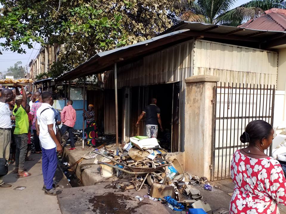 Jubilation As Governor Ugwuanyi Gives Trader N1 Million Each For Their Burnt Shops In Enugu [Photos] 3