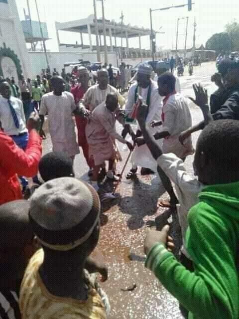 Angry Sokoto Residents Washes The Palace Of Sultan And Streets After Buhari's Campaign [Photos] 3