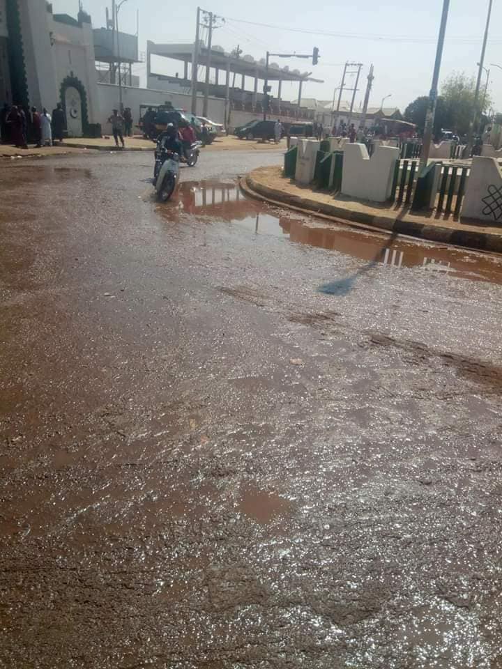 Angry Sokoto Residents Washes The Palace Of Sultan And Streets After Buhari's Campaign [Photos] 5