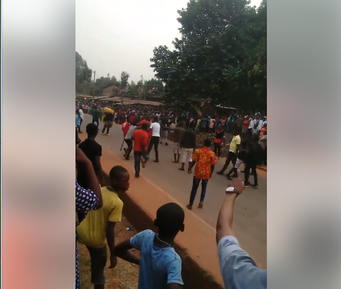 Drama As Young Man Engages Masquerade In A Flogging Contest As Villagers Watch [Photos] 6