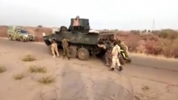 Nigerian Soldiers Seen Pushing Faulty Armoured Tank On Battle Field [Video] 8