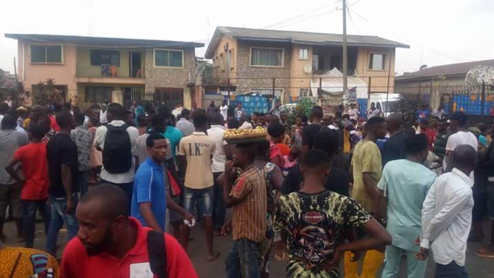 Commotion In Ebonyi As Man Reportedly Goes Insane, Kills Wife, Two Children And Four Others 1