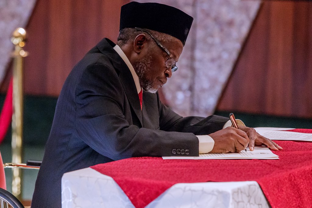 Photos of New Chief Justice of Nigeria Ibrahim Tanko Mohammed's Swearing In 2