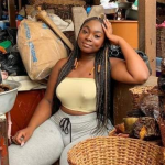 Nigerians Reacts As Curvy Slay Queen Is Spotted Proudly Selling Fish In A Market [Photos] 8