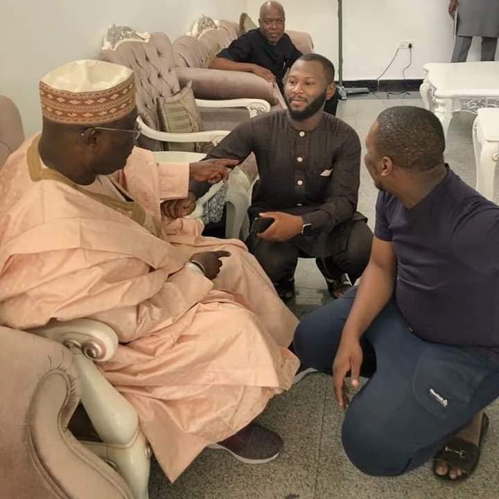 Buhari's Supporter Meets Atiku Wearing APC's Next Level Cap [Photos/Video] 1