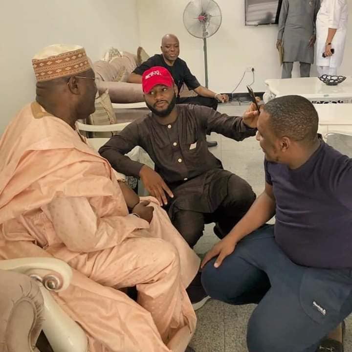 Buhari's Supporter Meets Atiku Wearing APC's Next Level Cap [Photos/Video] 2