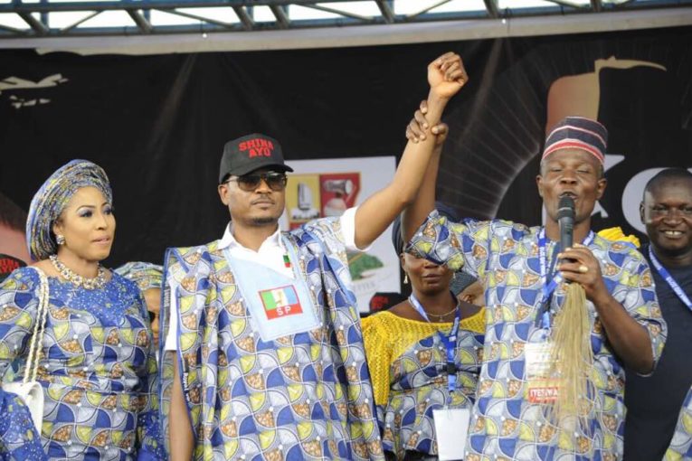 Shina Peller Attacked By Thugs During APC Rally In Oyo, Mom And Wife Almost Injured [Photos] 1