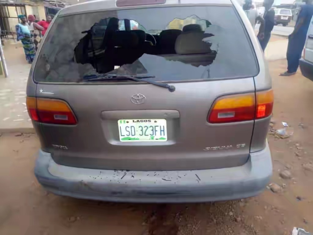Thugs Invades Home Of APC Reps Candidate, Destroys Cars, Kills And Injures Many [Photos] 3