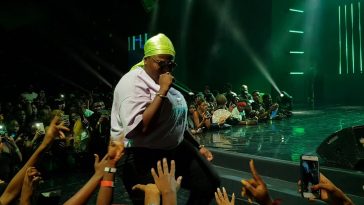 Teni Bursts Into Tears In front Of Audience During Stage Performance 10